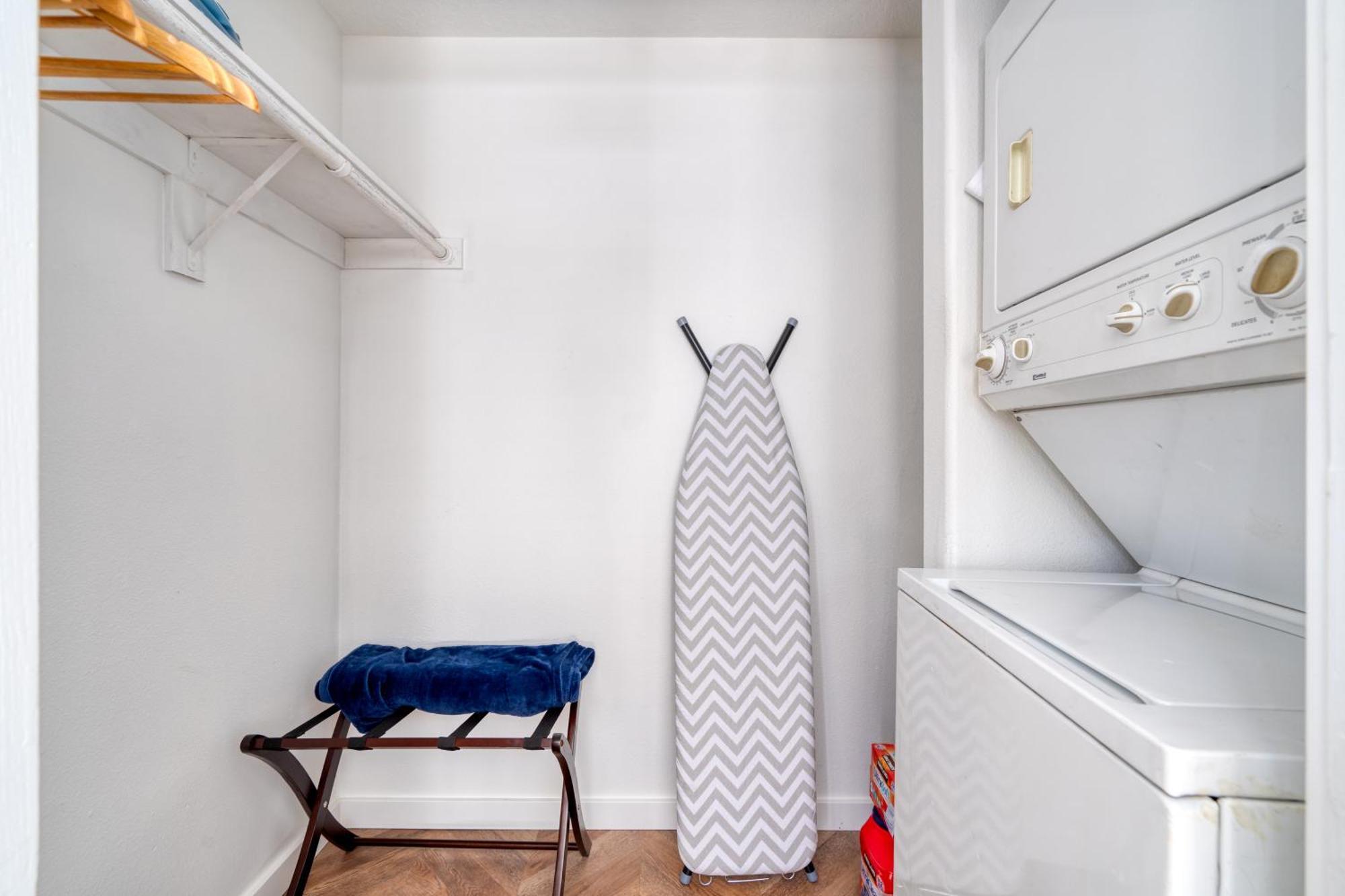 Collection - The Perfect Flat - Vintage Shops & Reed College Holiday home