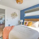 Stay Portland Collection - The Perfect Flat - Vintage Shops & Reed College