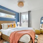Stay Portland Collection - The Perfect Flat - Vintage Shops & Reed College